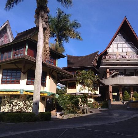 Sapadia Hotel And Cottage Parapat Eksteriør bilde