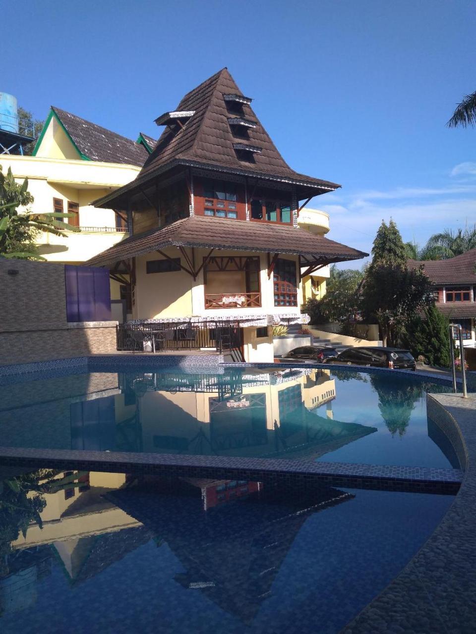 Sapadia Hotel And Cottage Parapat Eksteriør bilde